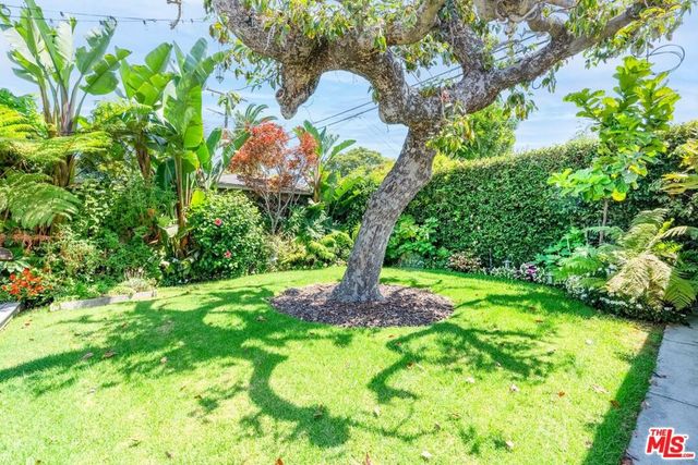 1216 Greenacre Avenue, West Hollywood, CA 90046