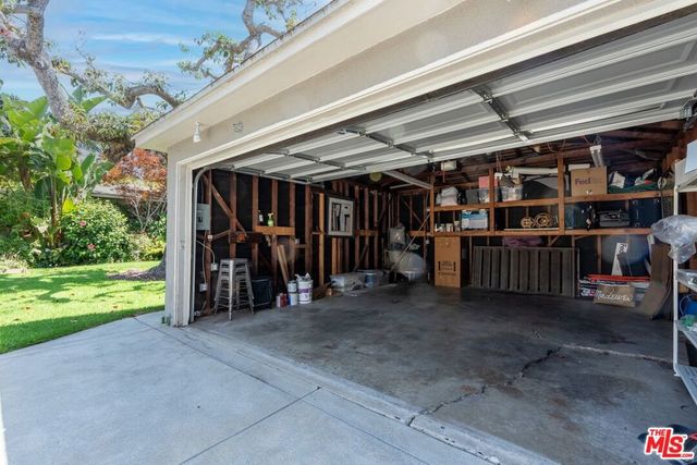 1216 Greenacre Avenue, West Hollywood, CA 90046