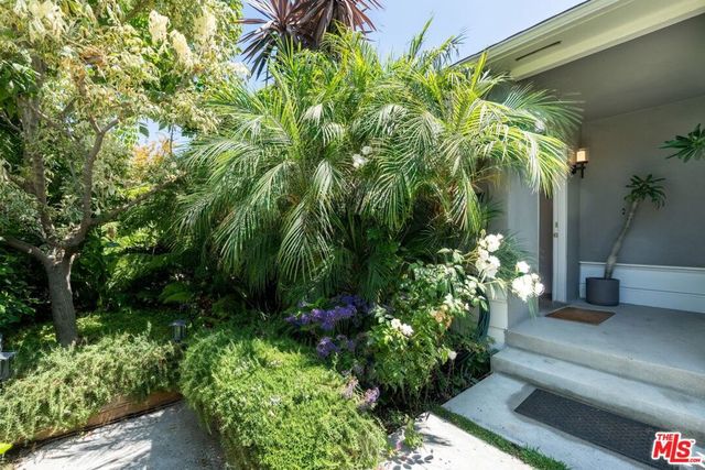 1216 Greenacre Avenue, West Hollywood, CA 90046