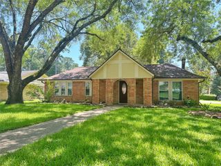1806 Southwood Drive, Woodbranch, TX 77357