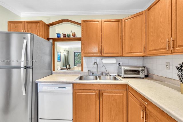 700 NE 14th Ave 307, Hallandale Beach, FL 33009
