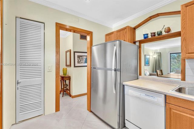 700 NE 14th Ave 307, Hallandale Beach, FL 33009