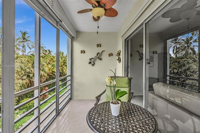 700 NE 14th Ave 307, Hallandale Beach, FL 33009