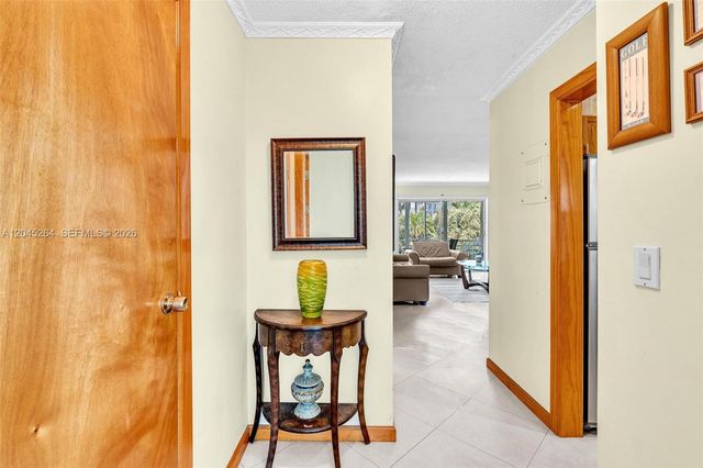 700 NE 14th Ave 307, Hallandale Beach, FL 33009