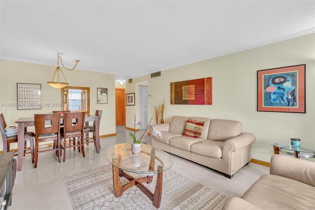 700 NE 14th Ave 307, Hallandale Beach, FL 33009