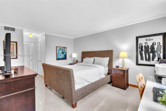 700 NE 14th Ave 307, Hallandale Beach, FL 33009