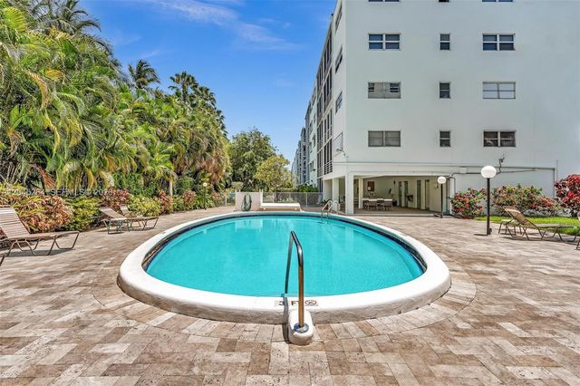 700 NE 14th Ave 307, Hallandale Beach, FL 33009