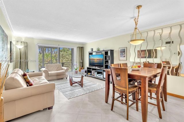 700 NE 14th Ave 307, Hallandale Beach, FL 33009