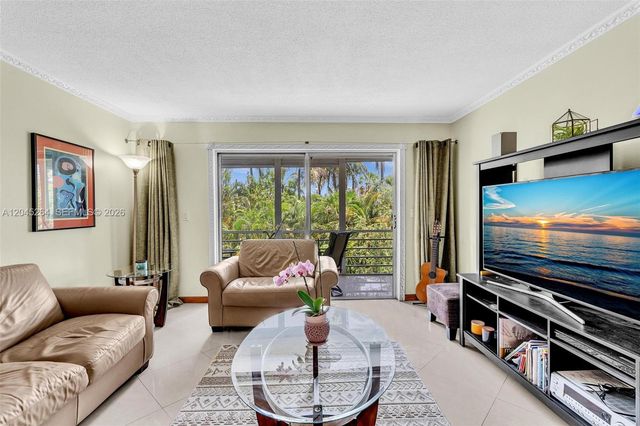 700 NE 14th Ave 307, Hallandale Beach, FL 33009