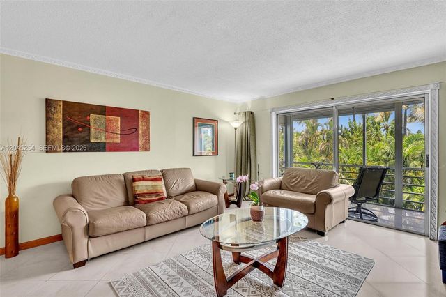 700 NE 14th Ave 307, Hallandale Beach, FL 33009