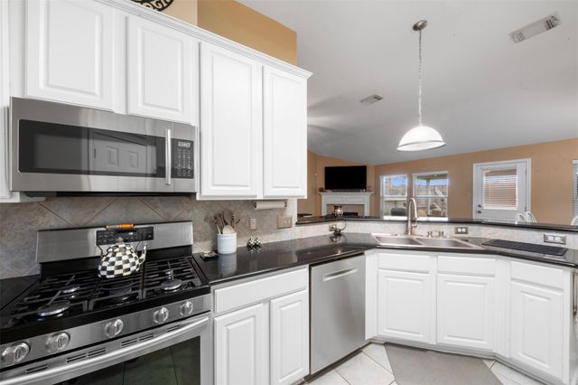 10006 King William Drive, La Porte, TX 77571