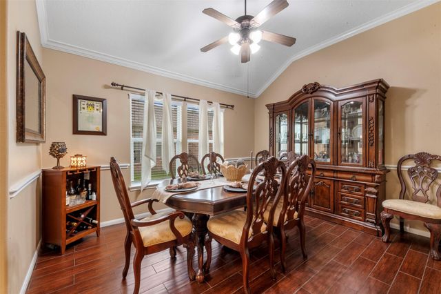 10006 King William Drive, La Porte, TX 77571