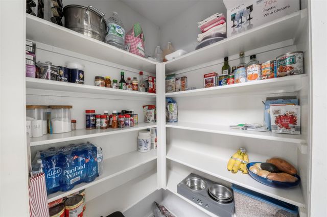 10006 King William Drive, La Porte, TX 77571