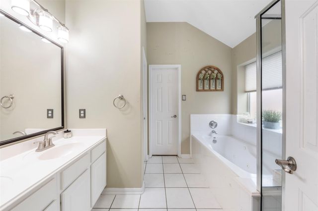 10006 King William Drive, La Porte, TX 77571