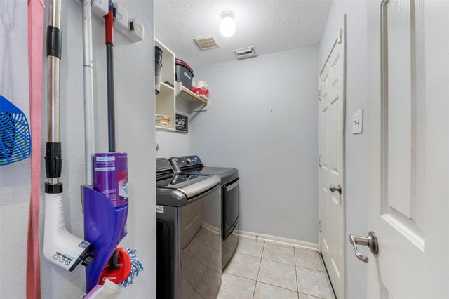 10006 King William Drive, La Porte, TX 77571