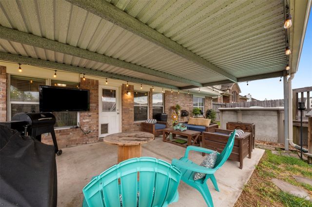 10006 King William Drive, La Porte, TX 77571