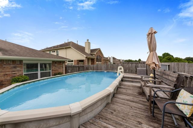 10006 King William Drive, La Porte, TX 77571