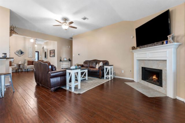 10006 King William Drive, La Porte, TX 77571