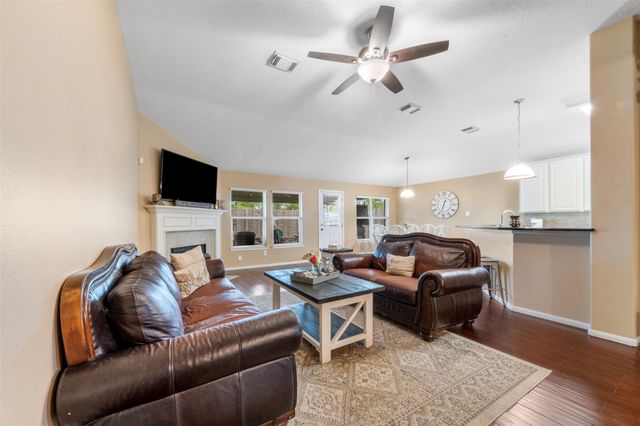 10006 King William Drive, La Porte, TX 77571