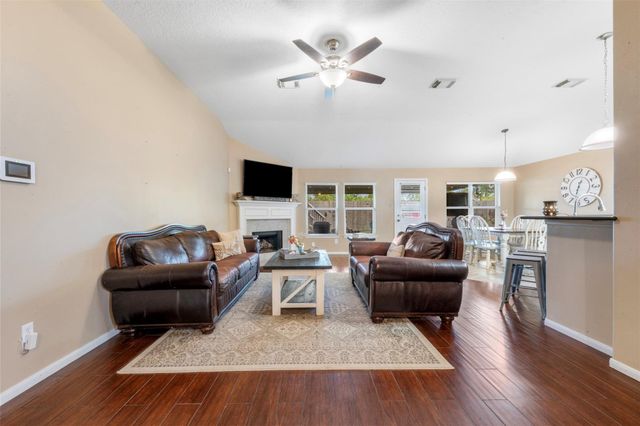10006 King William Drive, La Porte, TX 77571