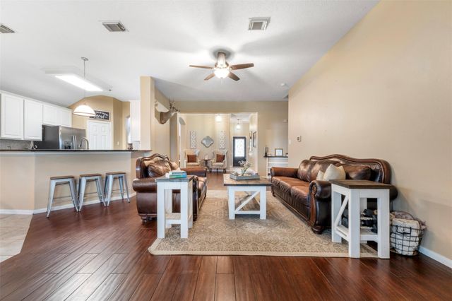 10006 King William Drive, La Porte, TX 77571