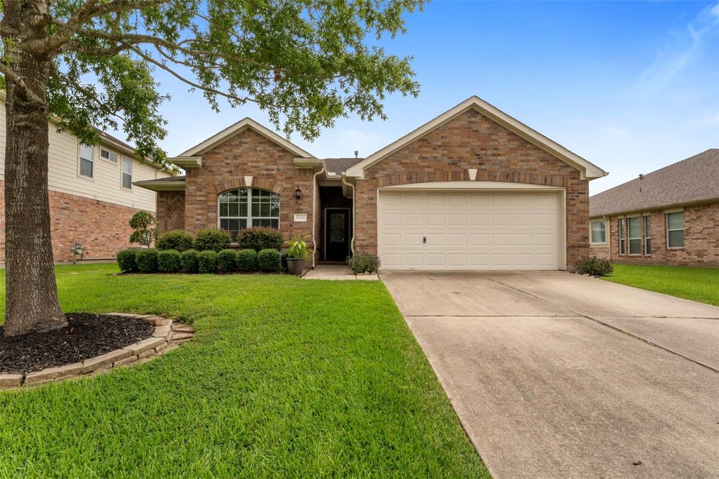 10006 King William Drive, La Porte, TX 77571