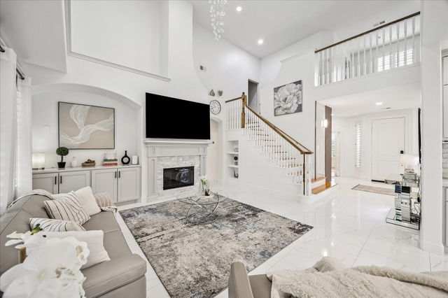15 W Beckonvale Circle, The Woodlands, TX 77382
