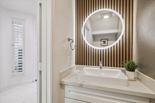 15 W Beckonvale Circle, The Woodlands, TX 77382