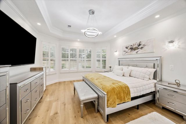 15 W Beckonvale Circle, The Woodlands, TX 77382