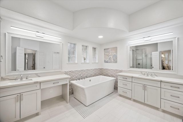 15 W Beckonvale Circle, The Woodlands, TX 77382