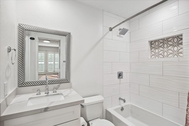 15 W Beckonvale Circle, The Woodlands, TX 77382