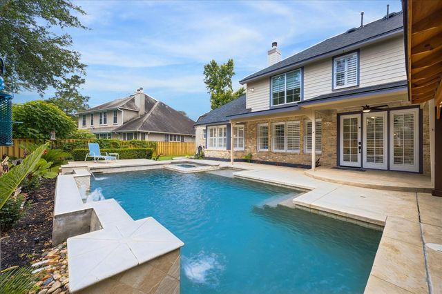 15 W Beckonvale Circle, The Woodlands, TX 77382