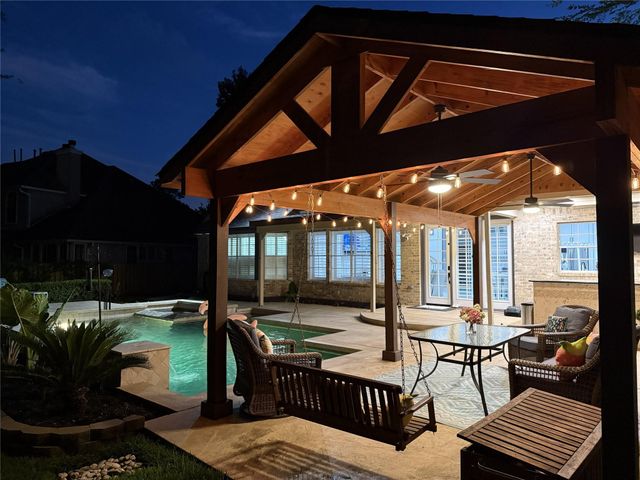 15 W Beckonvale Circle, The Woodlands, TX 77382
