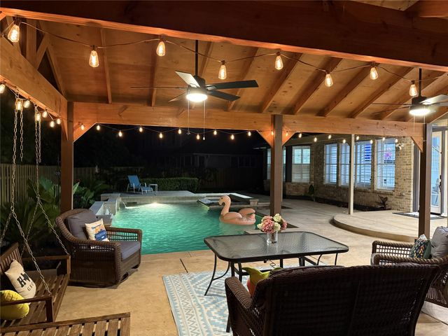 15 W Beckonvale Circle, The Woodlands, TX 77382