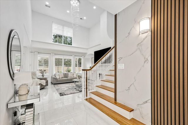 15 W Beckonvale Circle, The Woodlands, TX 77382