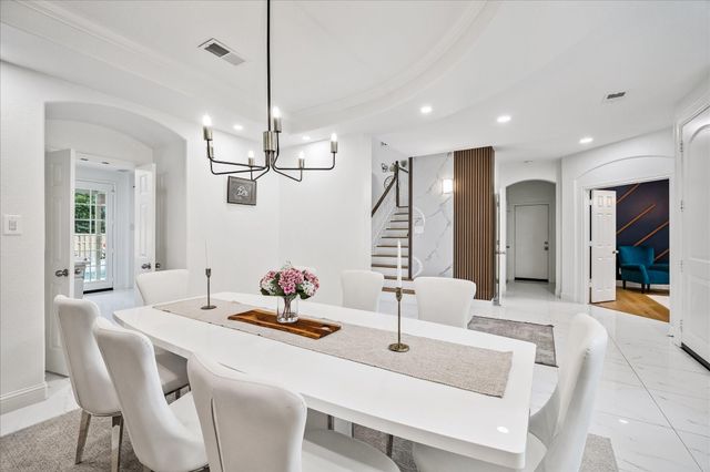 15 W Beckonvale Circle, The Woodlands, TX 77382