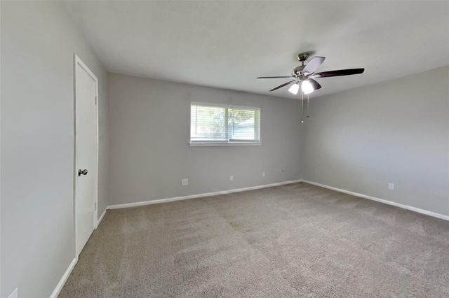 1920 Crooked Creek Lane, Pearland, TX 77581