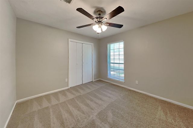 1920 Crooked Creek Lane, Pearland, TX 77581