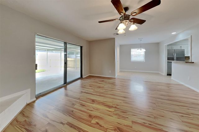 1920 Crooked Creek Lane, Pearland, TX 77581