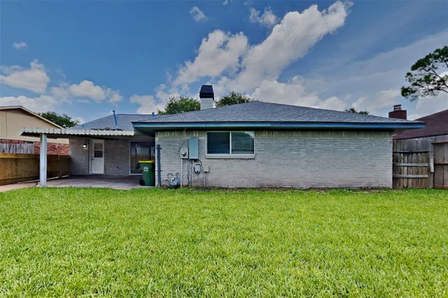 1920 Crooked Creek Lane, Pearland, TX 77581