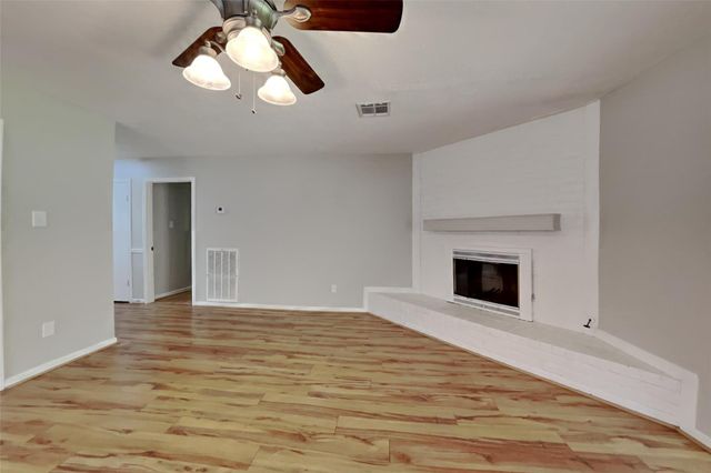 1920 Crooked Creek Lane, Pearland, TX 77581