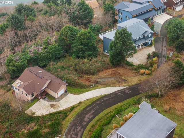 Longview Loop 20, Rockaway Beach, OR 97136