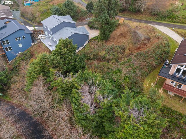 Longview Loop 20, Rockaway Beach, OR 97136