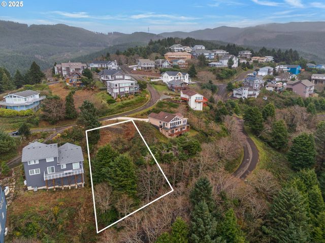 Longview Loop 20, Rockaway Beach, OR 97136