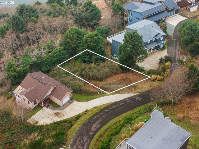 Longview Loop 20, Rockaway Beach, OR 97136