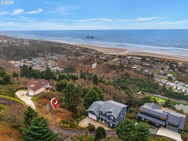 Longview Loop 20, Rockaway Beach, OR 97136