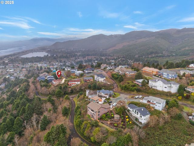 Longview Loop 20, Rockaway Beach, OR 97136