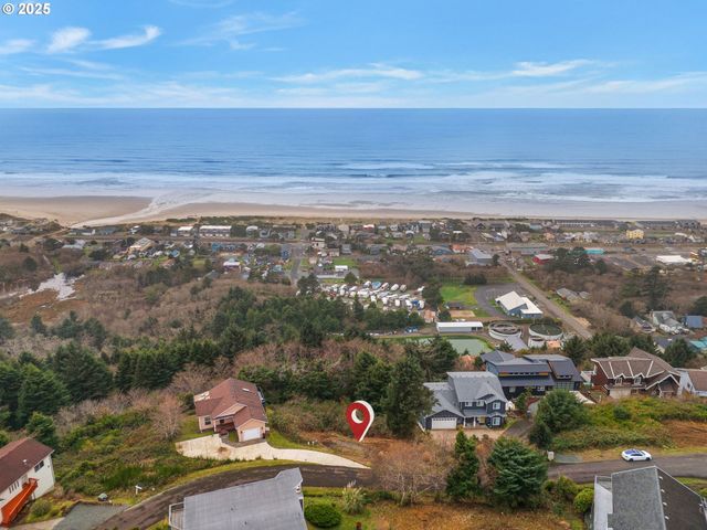 Longview Loop 20, Rockaway Beach, OR 97136