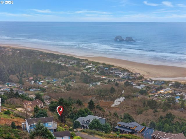 Longview Loop 20, Rockaway Beach, OR 97136