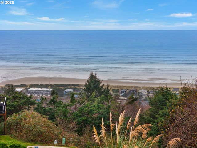 Longview Loop 20, Rockaway Beach, OR 97136